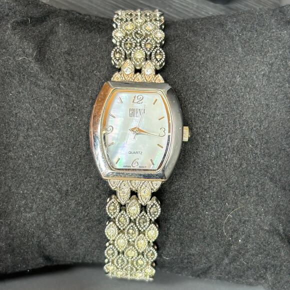 Vintage Women's GRUEN II Watch Silver Mother of Pearl New Battery - Picture 1 of 5